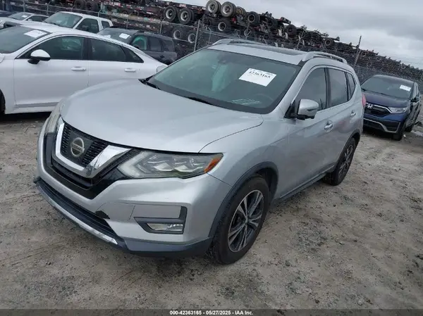 5N1AT2MT7HC756667 2017 NISSAN ROGUE - Image 2