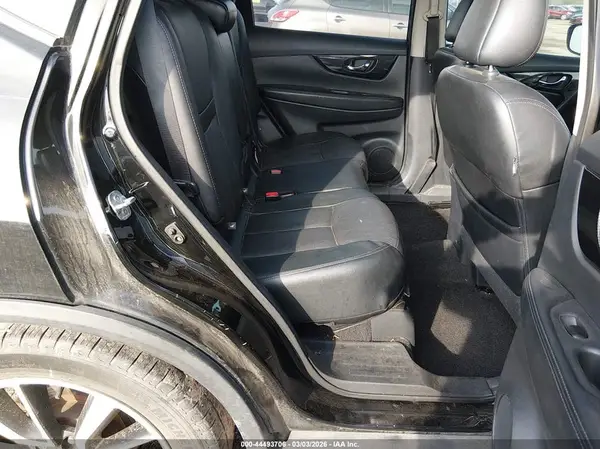 5N1AT2MT7HC759620 2017 NISSAN ROGUE - Image 8
