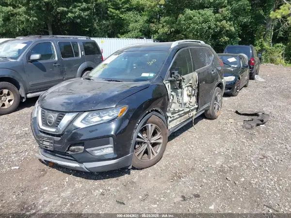 5N1AT2MT7HC759794 2017 NISSAN ROGUE - Image 2