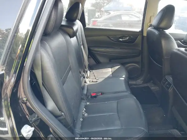 5N1AT2MT7HC759794 2017 NISSAN ROGUE - Image 8