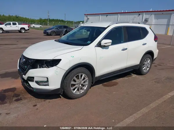 5N1AT2MT7HC768947 2017 NISSAN ROGUE - Image 2