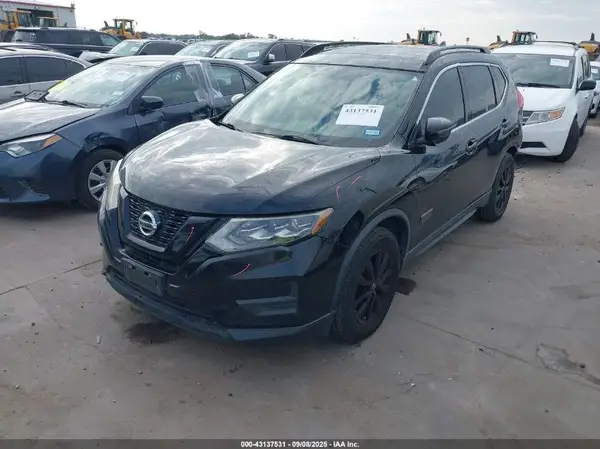 5N1AT2MT7HC770391 2017 NISSAN ROGUE - Image 2