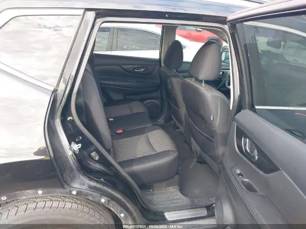 5N1AT2MT7HC770391 2017 NISSAN ROGUE - Image 8