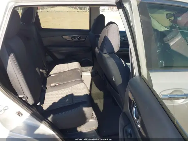 5N1AT2MT7HC773890 2017 NISSAN ROGUE - Image 8