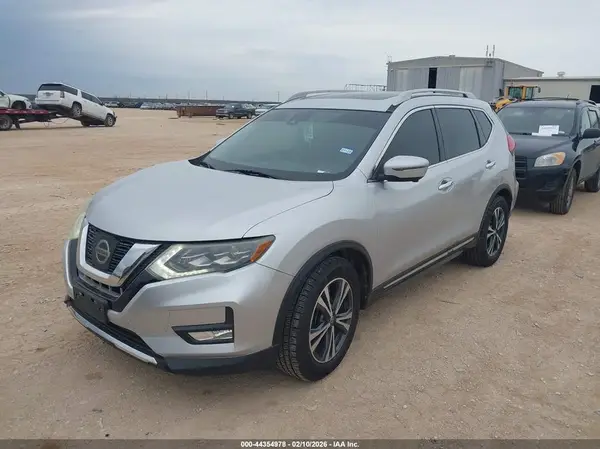 5N1AT2MT7HC818018 2017 NISSAN ROGUE - Image 2