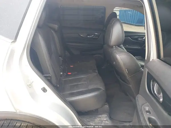5N1AT2MT7HC818018 2017 NISSAN ROGUE - Image 8
