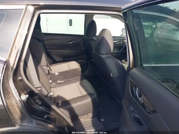 5N1AT2MT7HC821727 2017 NISSAN ROGUE - Image 8