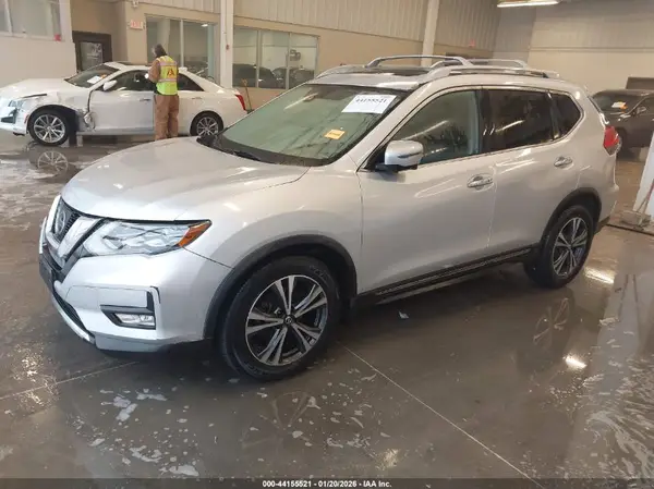 5N1AT2MT7HC825387 2017 NISSAN ROGUE - Image 2