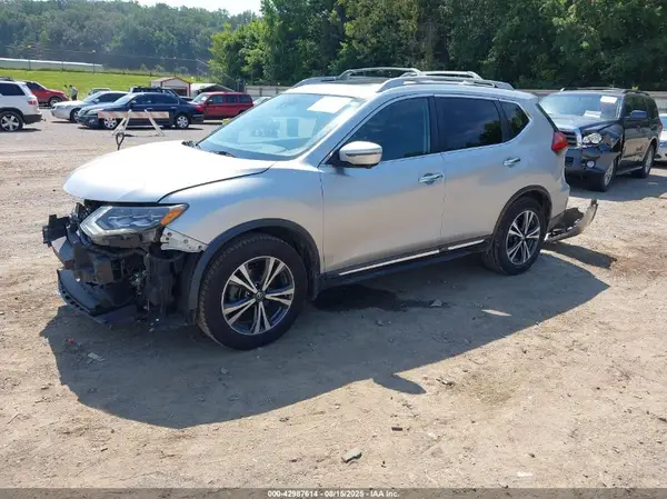 5N1AT2MT7HC826121 2017 NISSAN ROGUE - Image 2