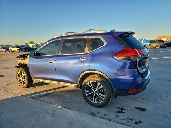 5N1AT2MT7HC827933 2017 NISSAN ROGUE - Image 2