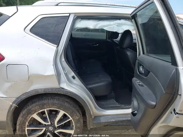 5N1AT2MT7HC830203 2017 NISSAN ROGUE - Image 8