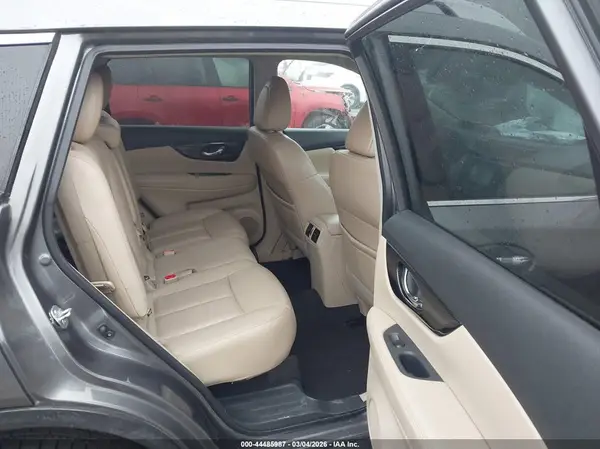 5N1AT2MT7HC831173 2017 NISSAN ROGUE - Image 8