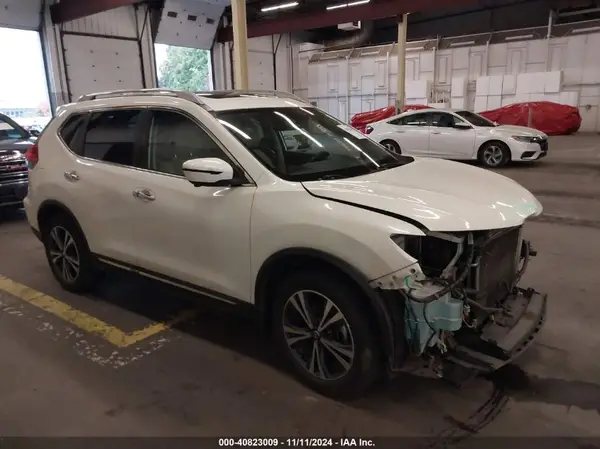 5N1AT2MT7HC847602 2017 NISSAN ROGUE - Image 1