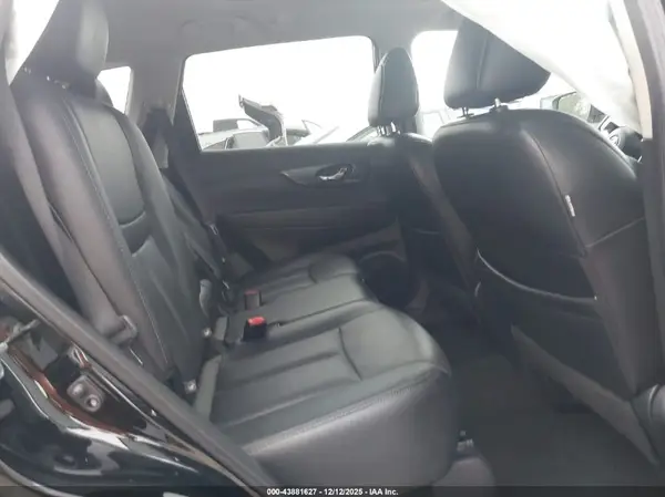 5N1AT2MT7HC850662 2017 NISSAN ROGUE - Image 8