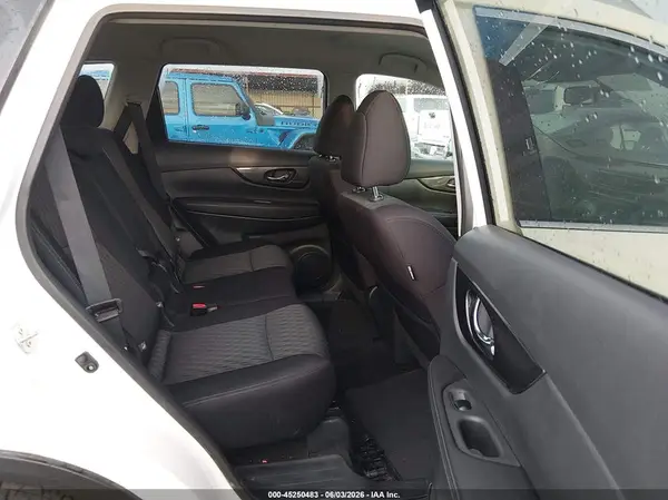 5N1AT2MT7HC855196 2017 NISSAN ROGUE - Image 8