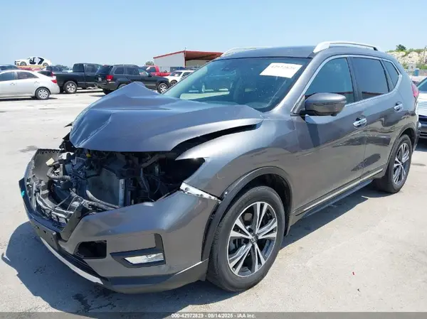 5N1AT2MT7HC855814 2017 NISSAN ROGUE - Image 2