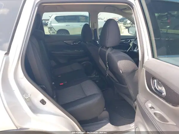 5N1AT2MT7HC863041 2017 NISSAN ROGUE - Image 8