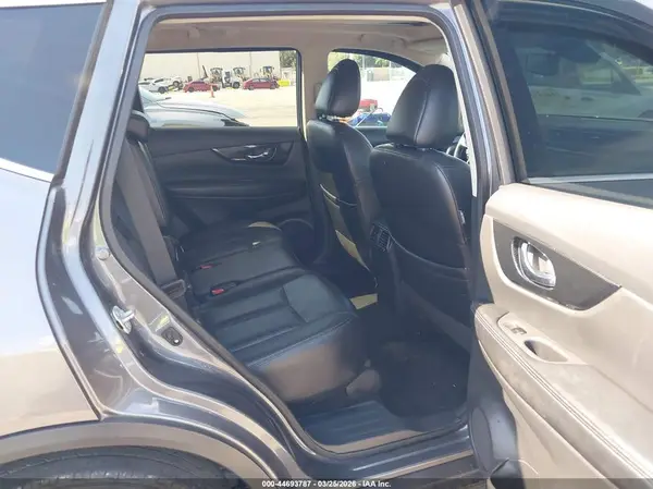 5N1AT2MT7HC863296 2017 NISSAN ROGUE - Image 8