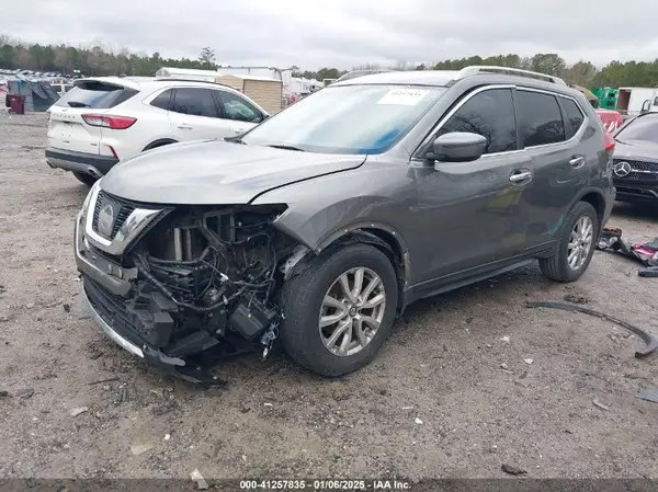 5N1AT2MT7HC863864 2017 NISSAN ROGUE - Image 2