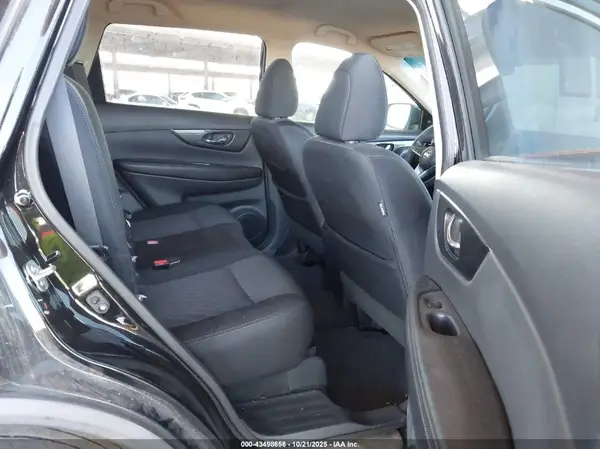 5N1AT2MT7HC865923 2017 NISSAN ROGUE - Image 8