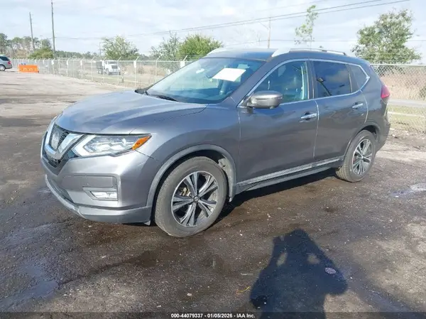 5N1AT2MT7HC868076 2017 NISSAN ROGUE - Image 2
