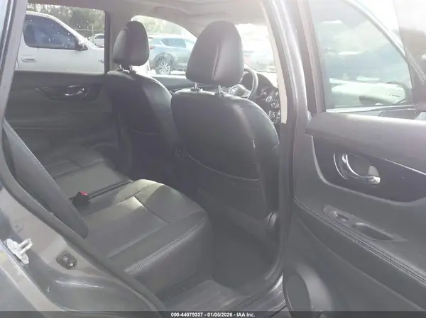 5N1AT2MT7HC868076 2017 NISSAN ROGUE - Image 8