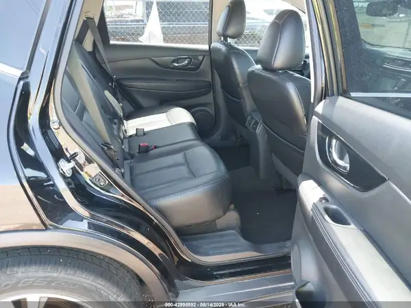 5N1AT2MT7HC870815 2017 NISSAN ROGUE - Image 8