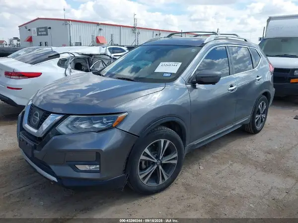 5N1AT2MT7HC871379 2017 NISSAN ROGUE - Image 2