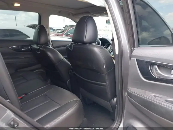 5N1AT2MT7HC871379 2017 NISSAN ROGUE - Image 8