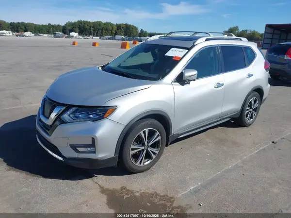 5N1AT2MT7HC872368 2017 NISSAN ROGUE - Image 2