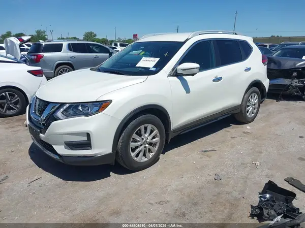 5N1AT2MT7HC875318 2017 NISSAN ROGUE - Image 2