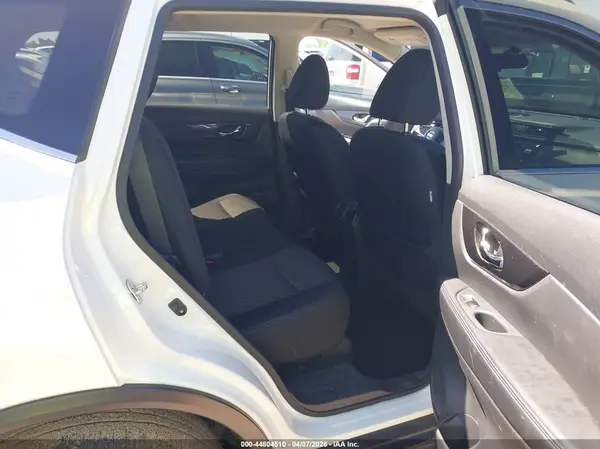 5N1AT2MT7HC875318 2017 NISSAN ROGUE - Image 8