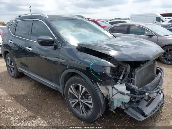 5N1AT2MT7HC877442 2017 NISSAN ROGUE - Image 1