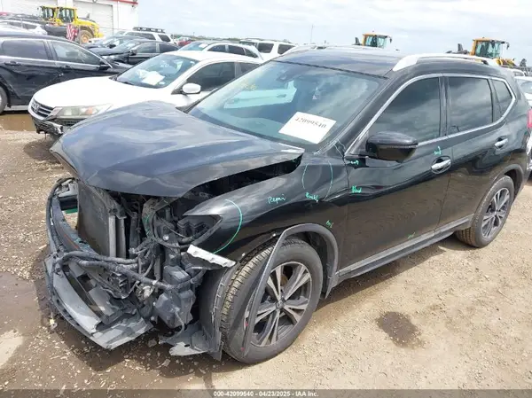 5N1AT2MT7HC877442 2017 NISSAN ROGUE - Image 2