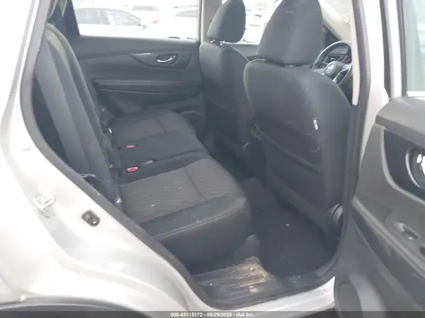 5N1AT2MT7HC881118 2017 NISSAN ROGUE - Image 8