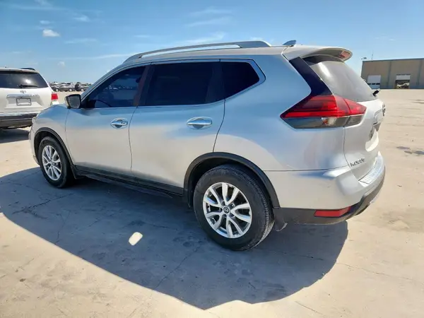 5N1AT2MT7HC881894 2017 NISSAN ROGUE - Image 2