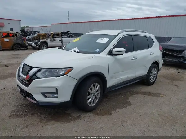 5N1AT2MT7HC881975 2017 NISSAN ROGUE - Image 2