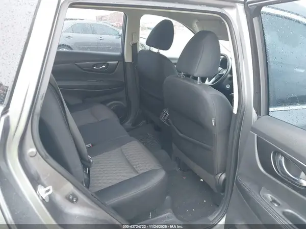 5N1AT2MT7HC884567 2017 NISSAN ROGUE - Image 8