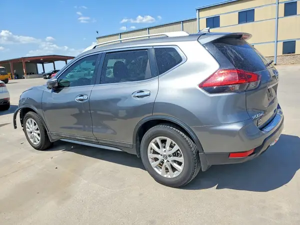 5N1AT2MT7HC886092 2017 NISSAN ROGUE - Image 2
