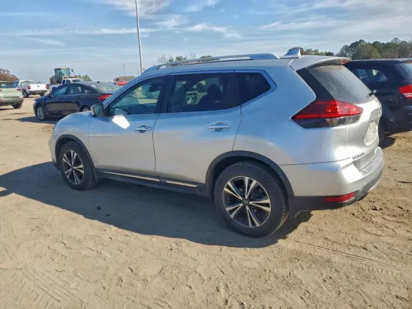 5N1AT2MT7HC890966 2017 NISSAN ROGUE - Image 2