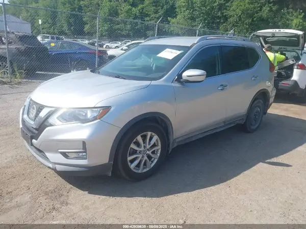 5N1AT2MT7HC895844 2017 NISSAN ROGUE - Image 2