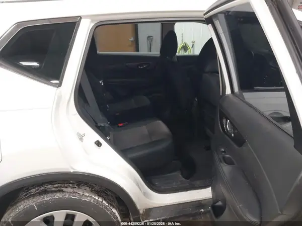 5N1AT2MT7JC728308 2018 NISSAN ROGUE - Image 8