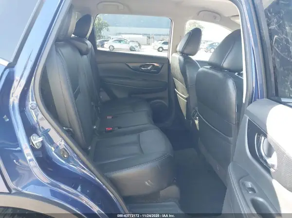 5N1AT2MT7JC741446 2018 NISSAN ROGUE - Image 8