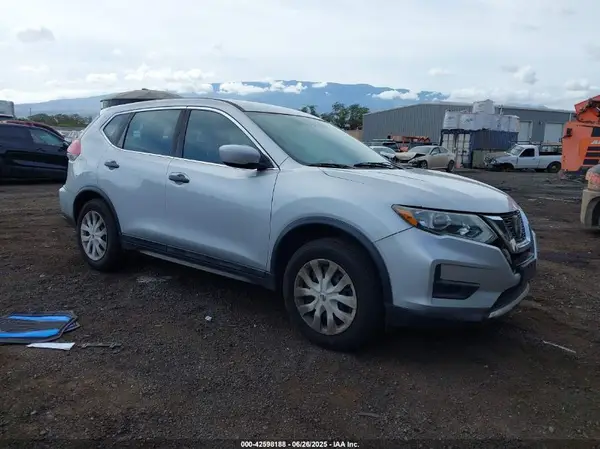 5N1AT2MT7JC747862 2018 NISSAN ROGUE - Image 1
