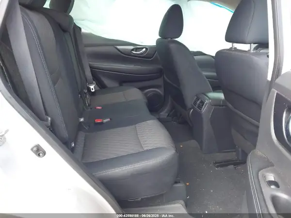 5N1AT2MT7JC747862 2018 NISSAN ROGUE - Image 8