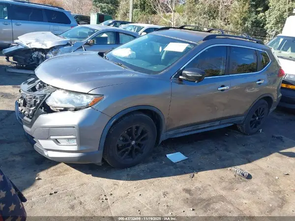 5N1AT2MT7JC749773 2018 NISSAN ROGUE - Image 2