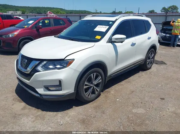 5N1AT2MT7JC761194 2018 NISSAN ROGUE - Image 2