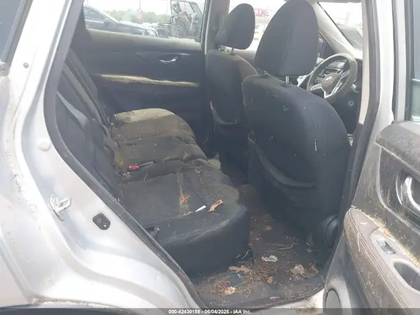 5N1AT2MT7JC775578 2018 NISSAN ROGUE - Image 8