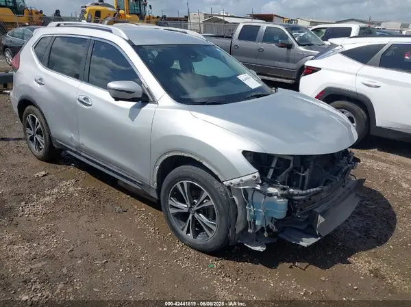 5N1AT2MT7JC785348 2018 NISSAN ROGUE - Image 1