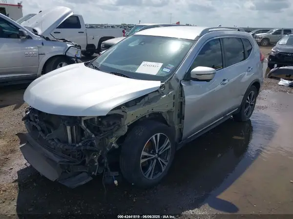 5N1AT2MT7JC785348 2018 NISSAN ROGUE - Image 2